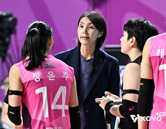 프로배구 V리그 여자부 흥국생명의 요시하라 도모코 감독. /KOVO 제공