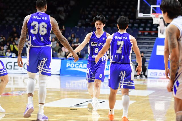 프로농구 부산 KCC가 서울 삼성을 꺾고 730일 만에 7연승을 달렸다. /KBL 제공