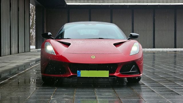 로터스 '에미라'의 전면./곽호준 기자