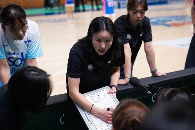 최윤아 신한은행 감독. /WKBL 제공