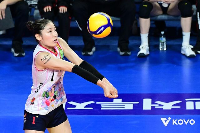 인쿠시가 리시브를 시도하고 있다. /한국배구연맹 제공