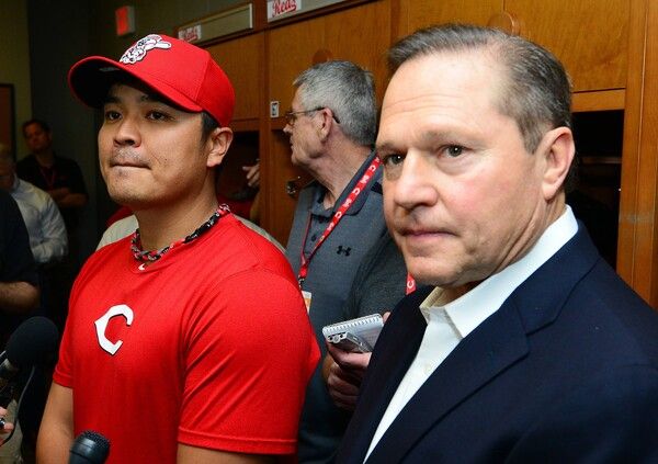 메이저리그 신시내티 레즈 시절 추신수(왼쪽)와 스캇 보라스. /연합뉴스