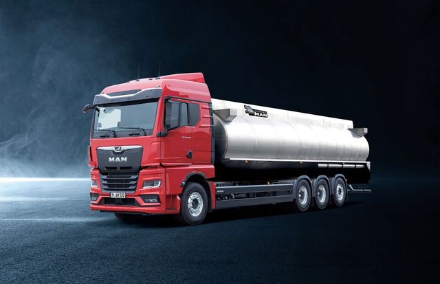 '뉴 MAN TGX 8x4-4 BL GM 4800(이하 TGX 4800)'의 외관./만트럭벅스코리아