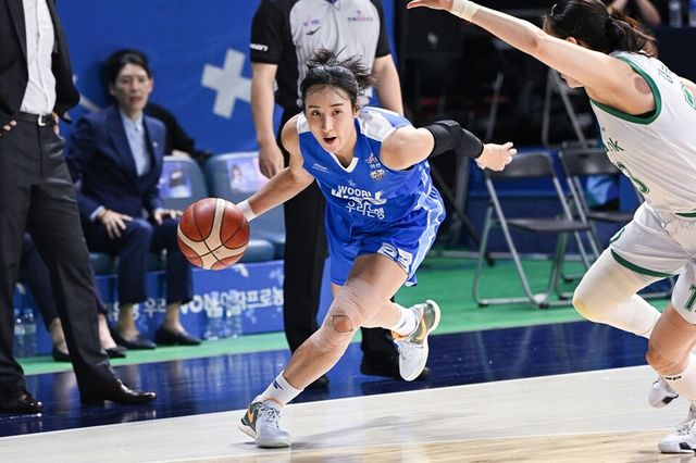 김단비가 돌파를 시도하고 있다. /WKBL 제공