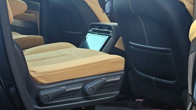 캐딜락 '에스컬레이드 IQ'의 2열 시트./곽호준 기자