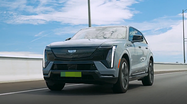 캐딜락 '에스컬레이드 IQ'의 주행모습./한국GM