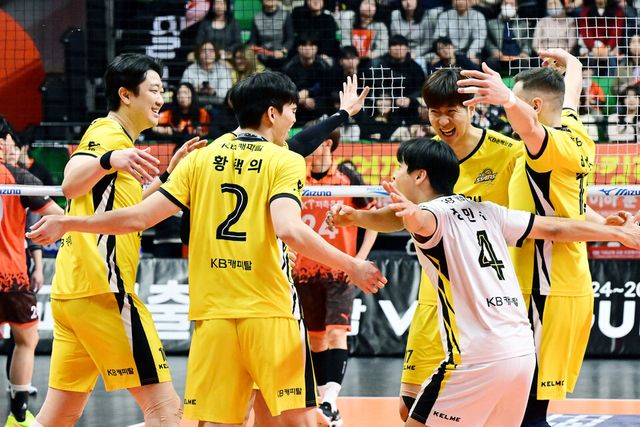 환호하는 의정부 KB손해보험 스타즈 선수들. /한국배구연맹 제공