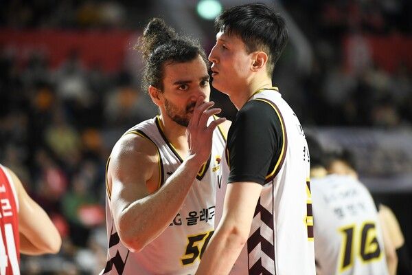 프로농구 창원 LG 세이커스 아셈 마레이와 최진수. /KBL 제공