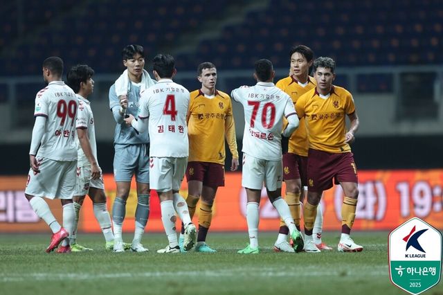  15일 광주월드컵경기장에서 수원FC와 0-0 무승부를 거둔 광주FC. /한국프로축구연맹 제공