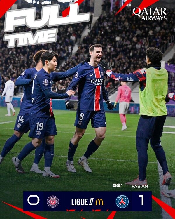 이강인(19번)을 비롯한 PSG 선수들이 기뻐하고 있다. /구단 페이스북