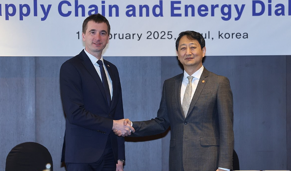 산업통상자원부는 17일 서울 중구 롯데호텔에서 안덕근 장관과 루카쉬 블첵 체코 산업통상부 장관이 참석한 가운데 '제2차 공급망·에너지 대화(SCED·Supply Chain and Energy Dialogue)' 행사를 개최했다고 밝혔다. / 연합뉴스