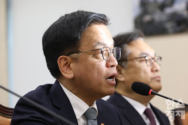 최상목 대통령 권한대행 부총리 겸 기획재정부 장관이 6일 국회에서 열린 ‘윤석열 정부의 비상계엄 선포를 통한 내란 혐의 진상규명 국정조사 특별위원회’ 3차 청문회에 출석해 발언하고 있다. /최대성 기자 dpdaesung@sporbiz.co.kr 2025.02.06.