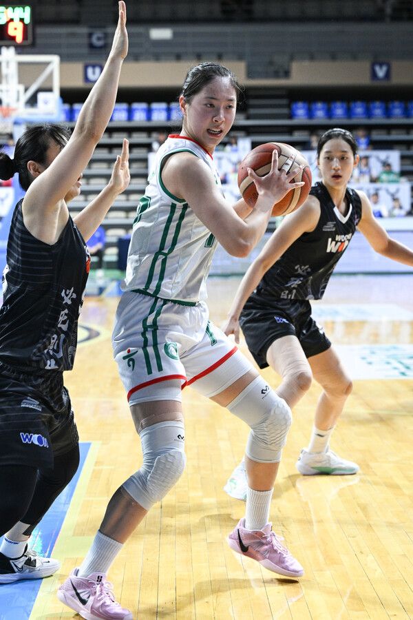 여자프로농구 부천 하나원큐 박소희(가운데). /WKBL 제공