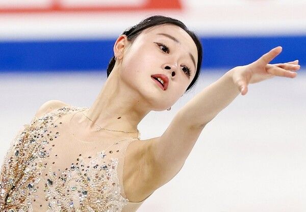 김채연이 23일 서울 목동 아이스링크에서 열린 2025 국제빙상경기연맹(ISU) 사대륙 피겨 선수권대회 여자 싱글 프리스케이팅에서 연기를 펼치고 있다. /연합뉴스