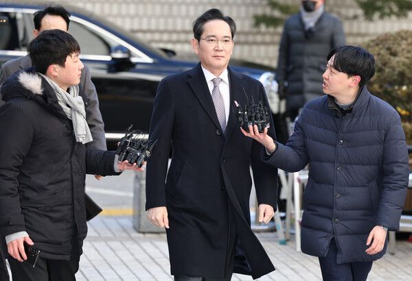이재용 삼성전자 회장이 3일 오후 서초구 서울고법에서 열린 부당합병·회계부정 혐의 항소심 선고공판에 출석하고 있다./연합뉴스