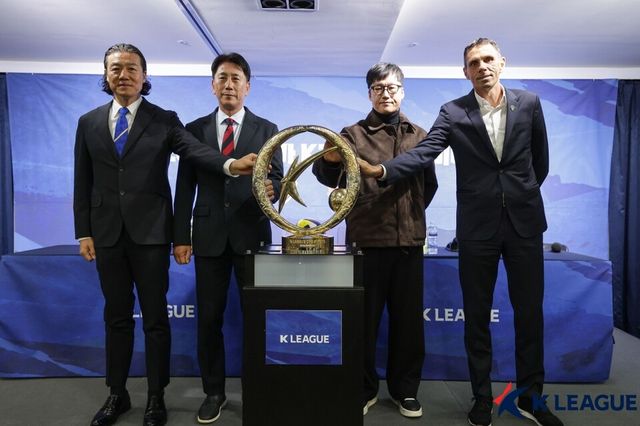  2024-2025시즌 아시아축구연맹(AFC) 챔피언스리그(ACL) 참가 K리그 4개 팀 미디어데이에 참석한 각 팀 감독들. 왼:쪽부터 김판곤 울산 감독, 박태하 포항 감독, 이정효 광주 감독, 거스 포옛 전북 감독. /한국프로축구연맹 제공