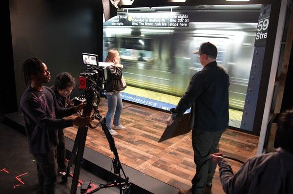 LG전자가 북미 사옥에 초고화질 마이크로 LED 사이니지 'LG 매그니트'로 구축한 버추얼 프로덕션 스튜디오를 열고 차별화된 상업용 디스플레이 기술력을 선보인다./ LG전자 제공