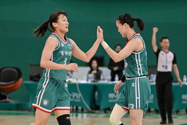 여자프로농구 부천 하나은행이 봄 농구를 위한 대반격에 나섰다. /WKBL 제공