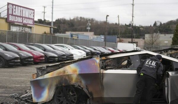 불에 탄 테슬라 '사이버트럭'/ 연합뉴스