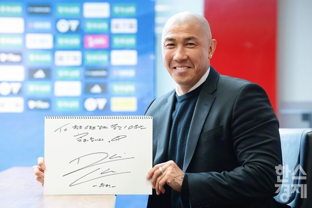 차두리 프로축구 K리그2(2부) 화성FC 감독이 19일 오후 서울 마포구 누리꿈스퀘어에서 본지와 인터뷰를 하고 있다. /최대성 기자