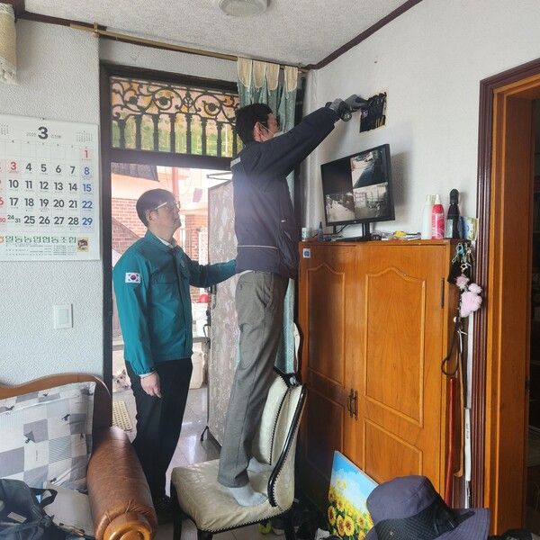 한국전기안전공사는 지난 6일 전투기 오폭 사고로 인해 민간 피해가 발생한 경기도 포천시 이동면 일대에서 지난 13, 14일 특별안전점검을 진행했다./한국전기안전공사