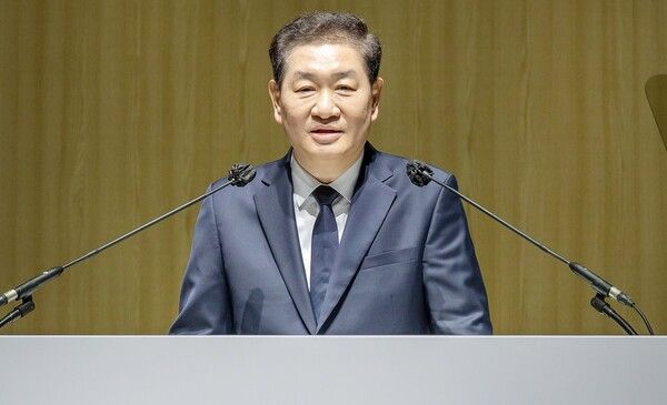 한종희 삼성전자 부회장이 19일 열린 주주총회에서 발언하고 있다. 이날 삼성전자는 주주들과 사업전략을 공유하고 대화 시간을 가졌다./삼성전자&nbsp;