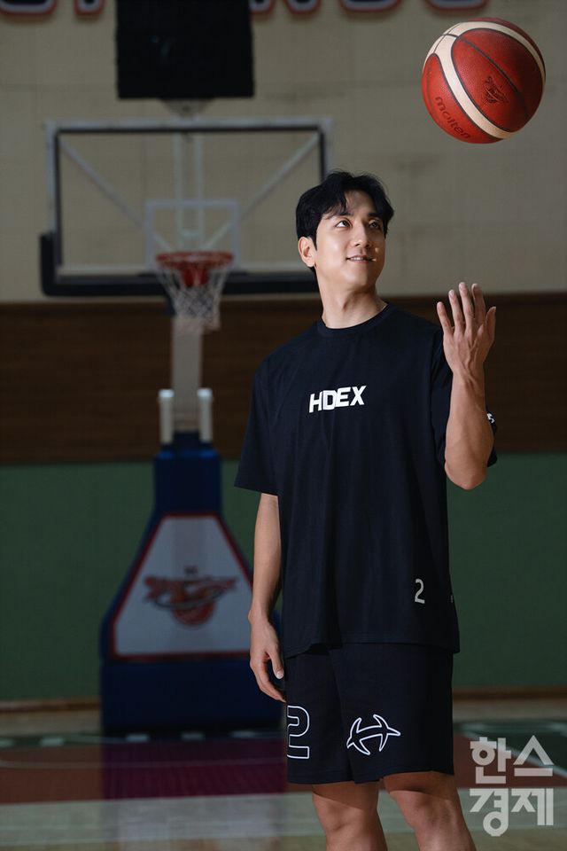 KT 허훈이 25일 오후 경기도 수원시 KT빅토리움 체육관에서 한국스포츠경제와 인터뷰를 하고 있다. /최대성 기자 dpdaesung@sporbiz.co.kr 2025.02.25.