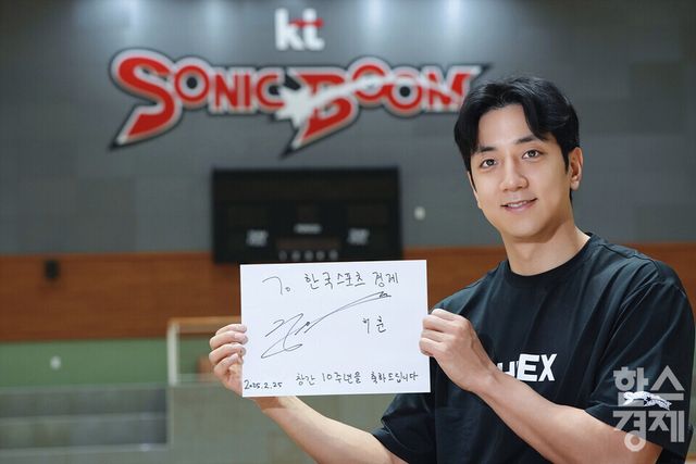 KT 허훈이 25일 오후 경기도 수원시 KT빅토리움 체육관에서 한국스포츠경제와 인터뷰를 하고 있다. /최대성 기자 dpdaesung@sporbiz.co.kr 2025.02.25.