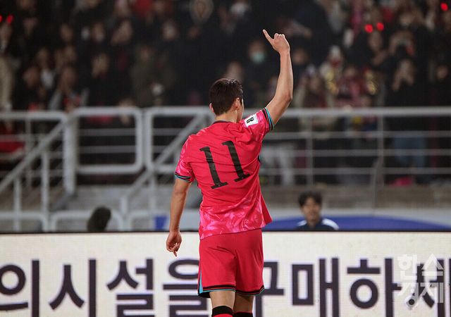  2026 국제축구연맹(FIFA) 북중미 월드컵 아시아지역 3차 예선 B조 7차전 오만과 맞대결에서 선제골을 기록한 황희찬. /최대성 기자