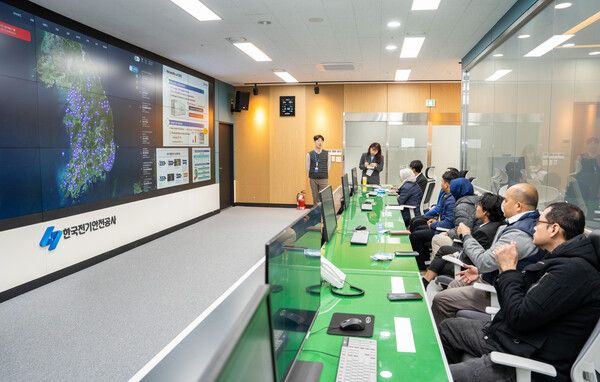 한국전기안전공사는 지난 18~20일 인도네시아 국립연구혁신청(BRIN) 소속 연구원을 대상으로 ‘한-인니 에너지저장장치(ESS) 안전성 향상 워크숍’을 진행했다. / 한국전기안전공사