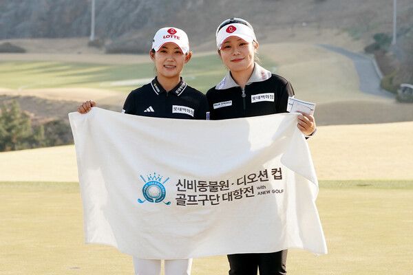 황유민(왼쪽)과 이소영. /크라우닝 제공