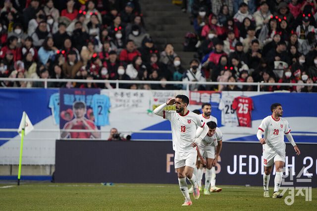 25일 오후 경기도 수원월드컵경기장에서 열린 2026 북중미 월드컵 아시아 3차 예선 B조 8차전 대한민국 대 요르단과의 경기서 요르단의&nbsp; 마흐무드 알 마드리가 동점골을 넣은 후 세리머니를 펼치고 있다. /수원=최대성 기자 dpdaesung@sporbiz.co.kr 2025.03.25.