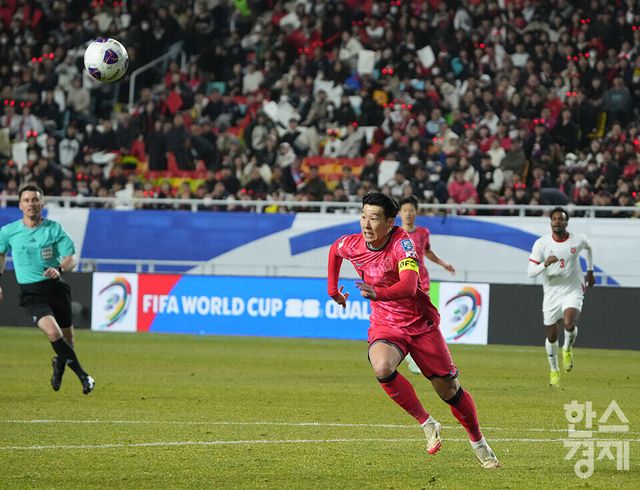 대한민국 손흥민이 25일 오후 경기도 수원월드컵경기장에서 열린 2026 북중미 월드컵 아시아 3차 예선 B조 8차전 요르단과의 경기서 질주하고 있다. /수원=최대성 기자 dpdaesung@sporbiz.co.kr 2025.03.25.