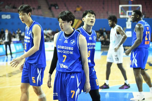 프로농구 서울 삼성 썬더스 선수들이 아쉬워하고 있다. /KBL 제공