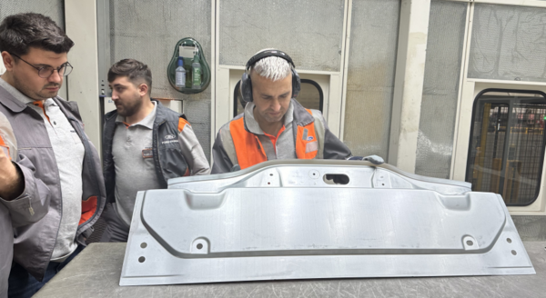 현대제철 탄소저감 자동차강판을 적용한 리어 루프 패널./현대제철