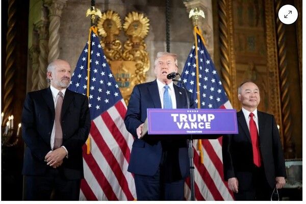 트럼프 당선인이 1월 16일(현지시간) 자택인 플로리다 마러라고리조트에서 손정의 소프프뱅크 회장이 미국에 1000억달러를 투자할 것이라고 밝혔다. / 블룸버그통신