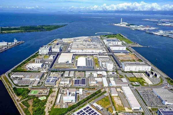 오사카부 사카이에 있는 샤프 주식회사의 액정디스플레이 패널 생산공장의 항공 사진 / 요미우리 신문 보도 사진