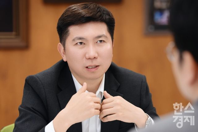 유승민 대한체육회장이 최근 서울 서초구 RSM 스포츠에서 한국스포츠경제와 창간 인터뷰를 하고 있다. /최대성 기자
