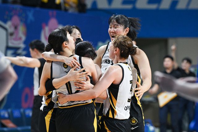 KB는 4일 아산 이순신체육관에서 열린 아산 우리은행과 2024-2025시즌 여자프로농구 4강 PO 2차전에서 58-57 신승을 거뒀다. /WKBL 제공