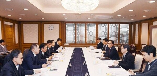 5일 서울 종로구 정부서울청사에서 제12차 부동산 시장 및 공급상황 점검 전단반 회의가 열리고 있다. /기재부 제공