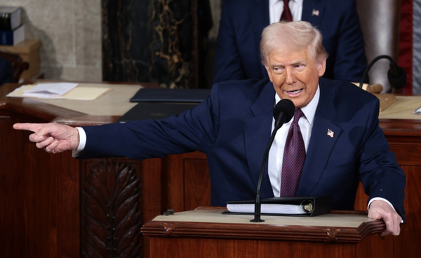 도널드 트럼프 미국 대통령이 취임 43일 만에 상·하원 의원들 앞에서 진행한 첫 연설에서 한국의 알래스카 천연가스 프로젝트 참여를 언급하면서도&nbsp;한국이 미국에 높은 관세를 매기고 있다고 비판하는 등 양면적인 태도를 보였다. / 연합뉴스