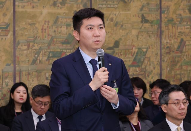 유승민 대한체육회장이 5일 서울 여의도 국회에서 열린 문화체육관광위원회 전체회의에 참석해 인사말 하고 있다. /연합뉴스