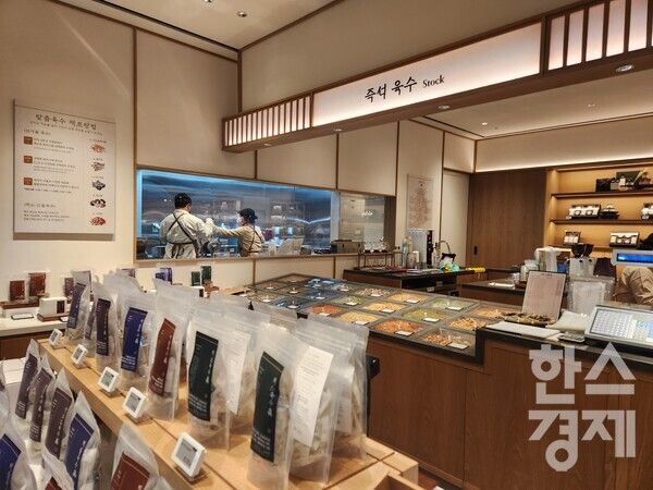 신세계백화점 강남점 '신세계마켓' 즉석 육수 코너 / 사진=이수민 기자&nbsp;