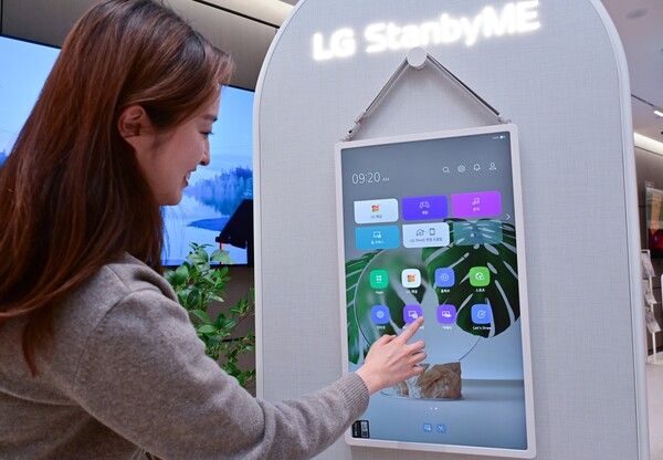 LG전자는 'LG 스탠바이미 2'를 오프라인에서 만나볼 수 있도록 전국 LG전자 베스트샵 순차 전시를 시작했다. /LG전자