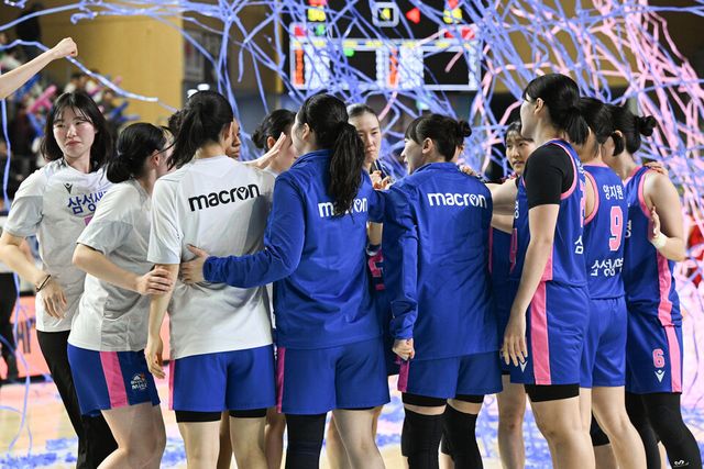 하나은행 2024-2025 여자프로농구&nbsp; 4강 플레이오프&nbsp;3차전 홈 경기서 부산 BNK에 66-50으로 승리한 용인 삼성생명. /WKBL 제공