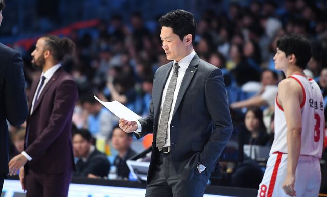 프로농구 서울 SK의 사령탑 전희철 감독. /KBL 제공