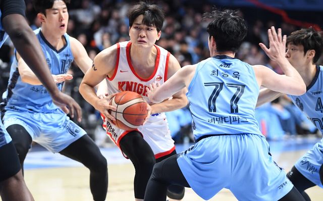 프로농구 서울 SK가 7일 오후 7시 고양 소노아레나에서 열린 2024-2025시즌 KCC 프로농구 고양 소노 원정 경기서 71-56 승리를 거뒀다. /KBL 제공