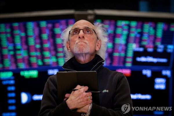 뉴욕 증권거래소의 트레이더. /연합뉴스 제공