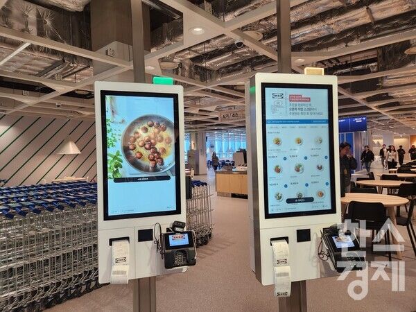 스웨디시 레스토랑, 비스트로, 카페 등에서는 QR코드 스캔만으로도 대기 없이 주문부터 결제까지 가능한 '헤이(Hej) 푸드오더'가 매장 처음으로 도입됐다. / 사진=이수민 기자