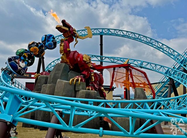 레고랜드 코리아 리조트가 전 세계 레고랜드 최초로 도입된 신규 어트랙션 '스핀짓주 마스터'를 공개했다. /강상헌 기자